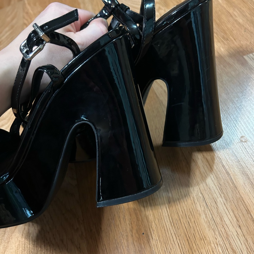 Gianni Bini Lexey Patent Ankle Strap Platform Dress Sandals - Picture 4 of 6